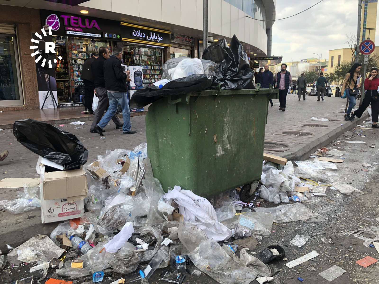 Mounds of garbage abound in Sulaimani’s city center as cleaning companies go on strike. March 9, 2021. Photo: Alan Ali / Rudaw